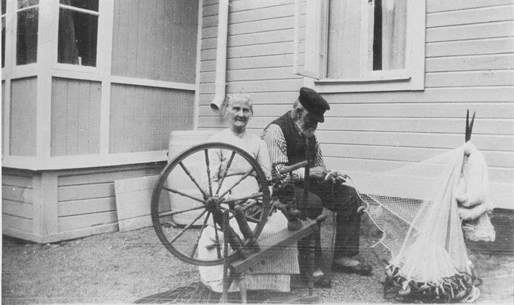 Olivia Löfström , född på Långbäling, Gabriel Löfström född på Kläppen, Ornö. Fotografi ca 1924